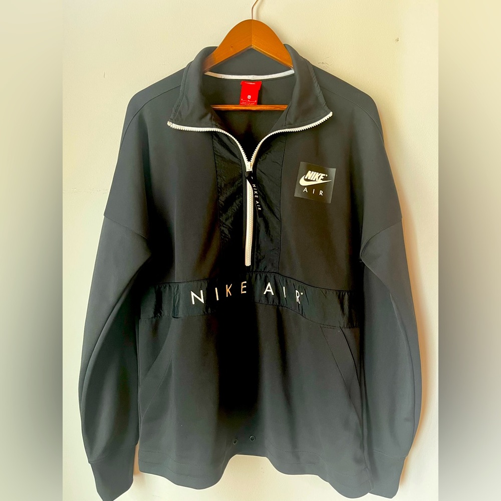 Nike Air Black Long Sleeve w/Front Zip, Size M, Previously Owned Great Condition